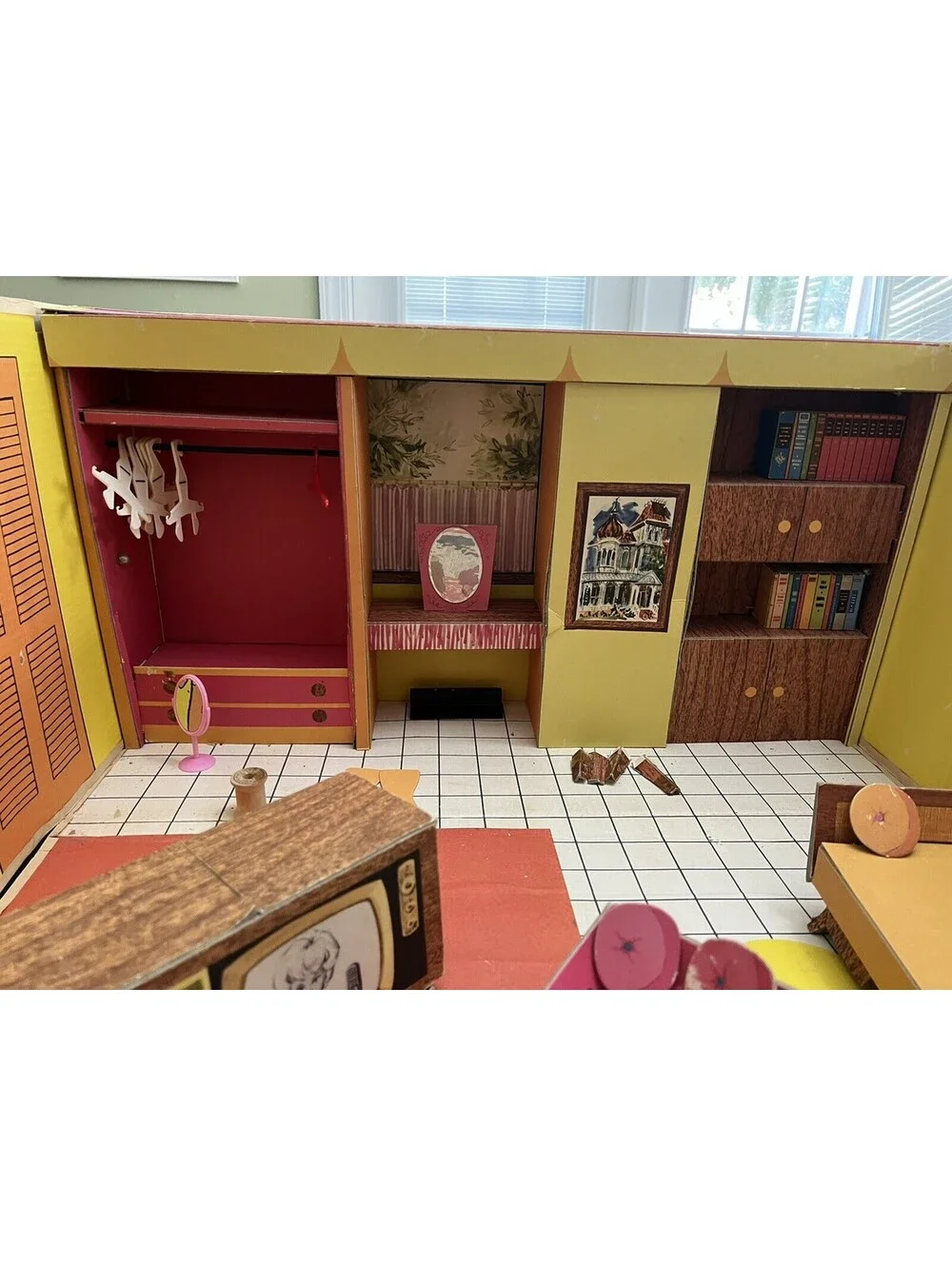 VTG 1962 Barbie Dream House With Original Furniture and Accessories